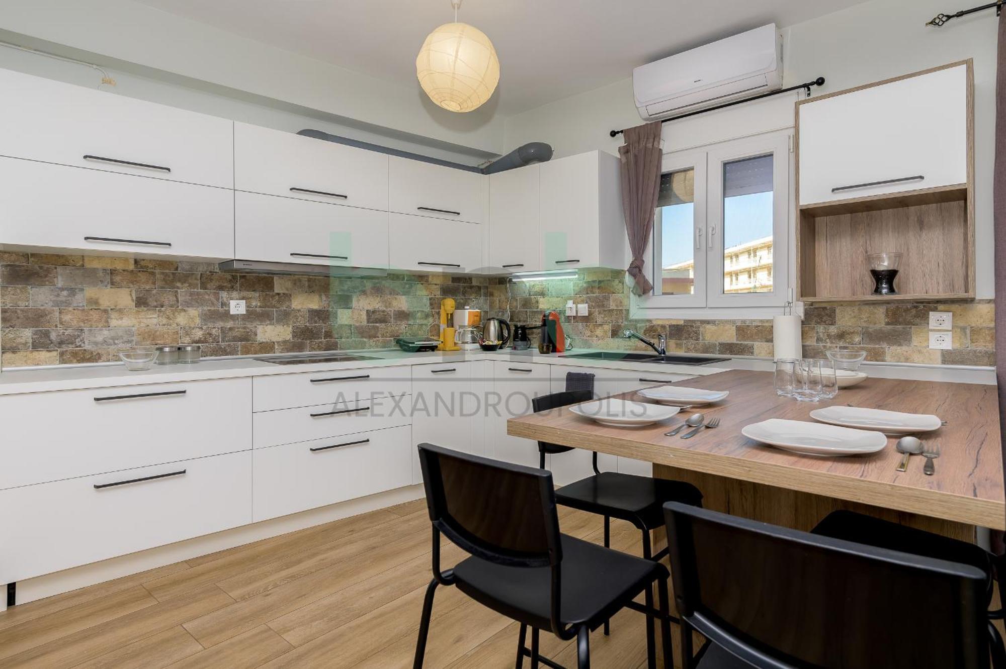 Luxurious Tsimiski 2nd Floor Apartment